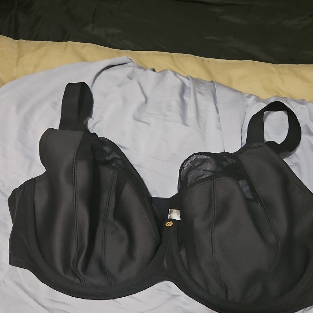 Sleek Black Women's Bra